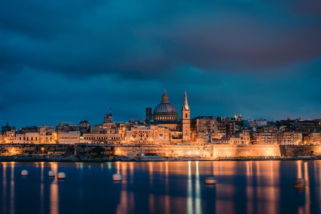 Apartment With Stunning Seaviews Sliema Esterno foto