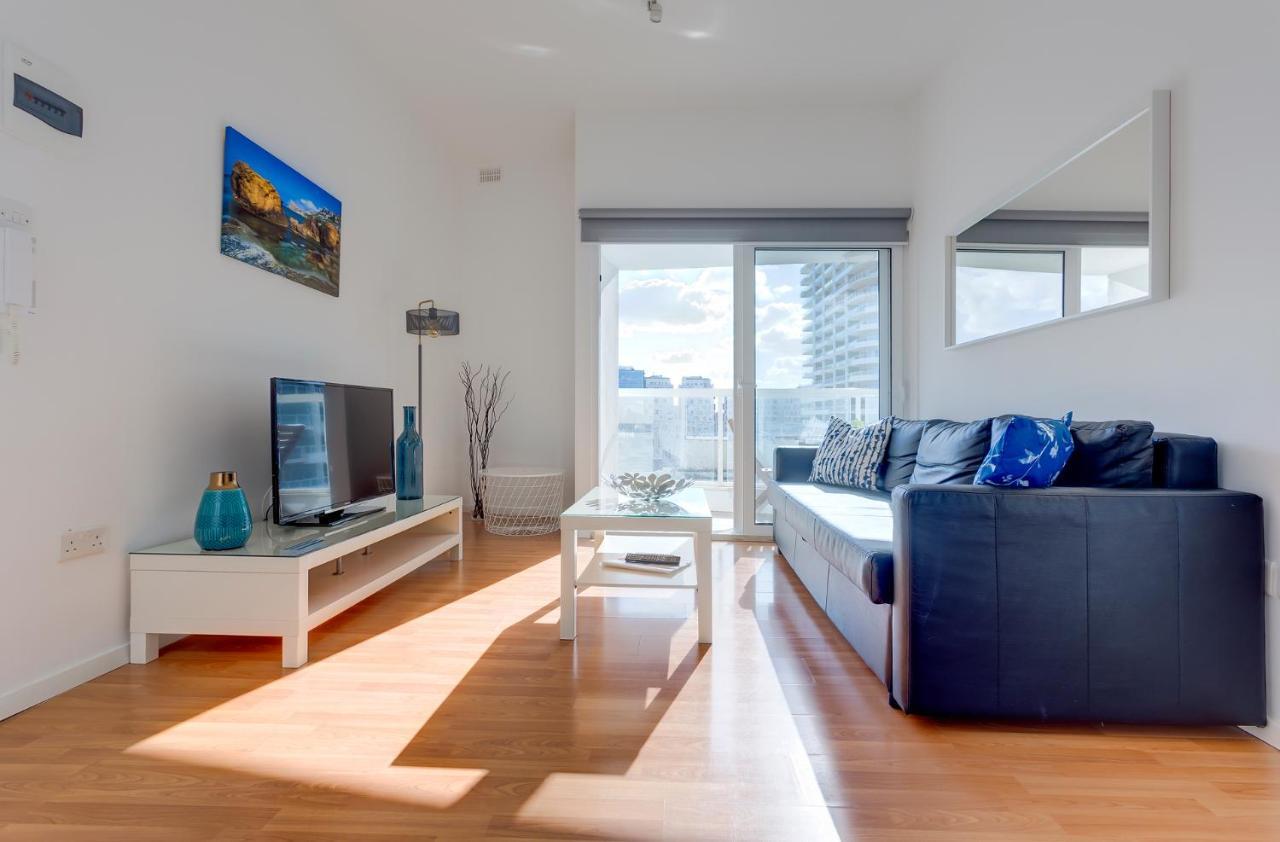 Apartment With Stunning Seaviews Sliema Esterno foto