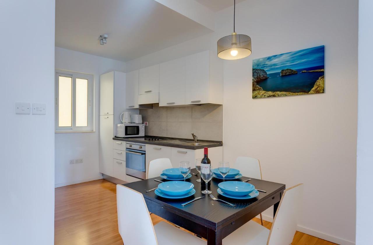 Apartment With Stunning Seaviews Sliema Esterno foto