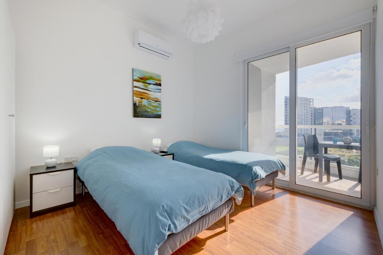 Apartment With Stunning Seaviews Sliema Esterno foto